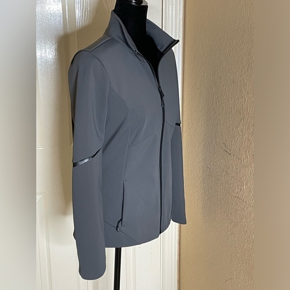 OGIO ® Ladies Exaction Soft Shell Jacket XS​​​​​​​​​ - Picture 2 of 13